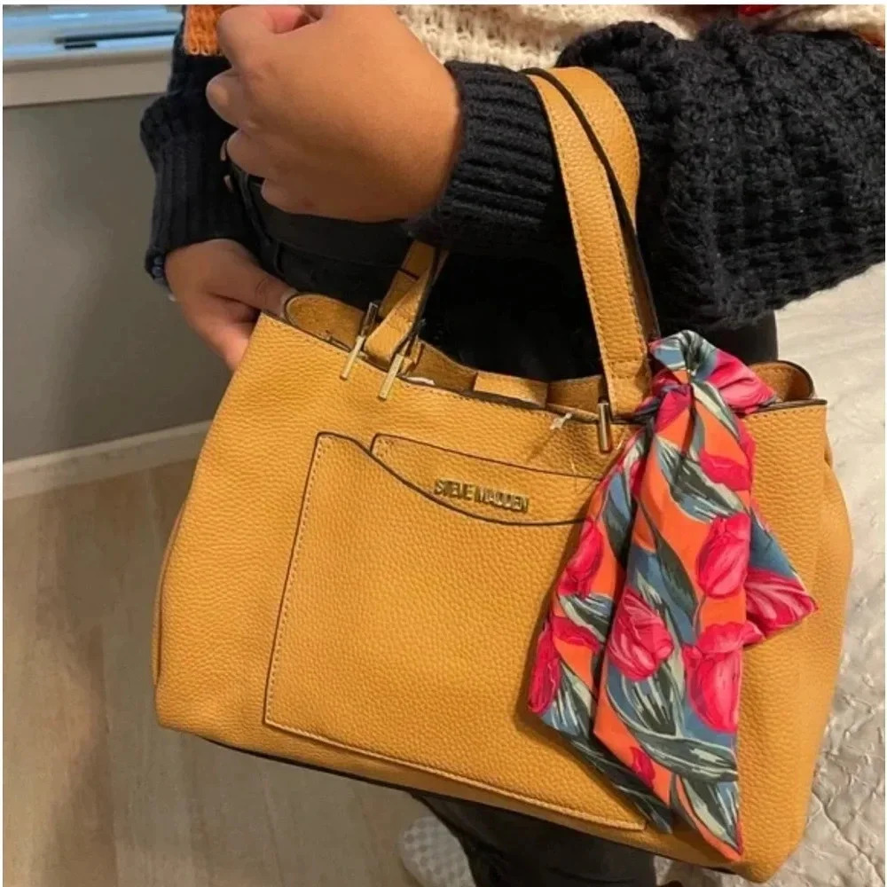 Steve‎ Madden Mustard Crossbody Handbag W/Removable Pouch.